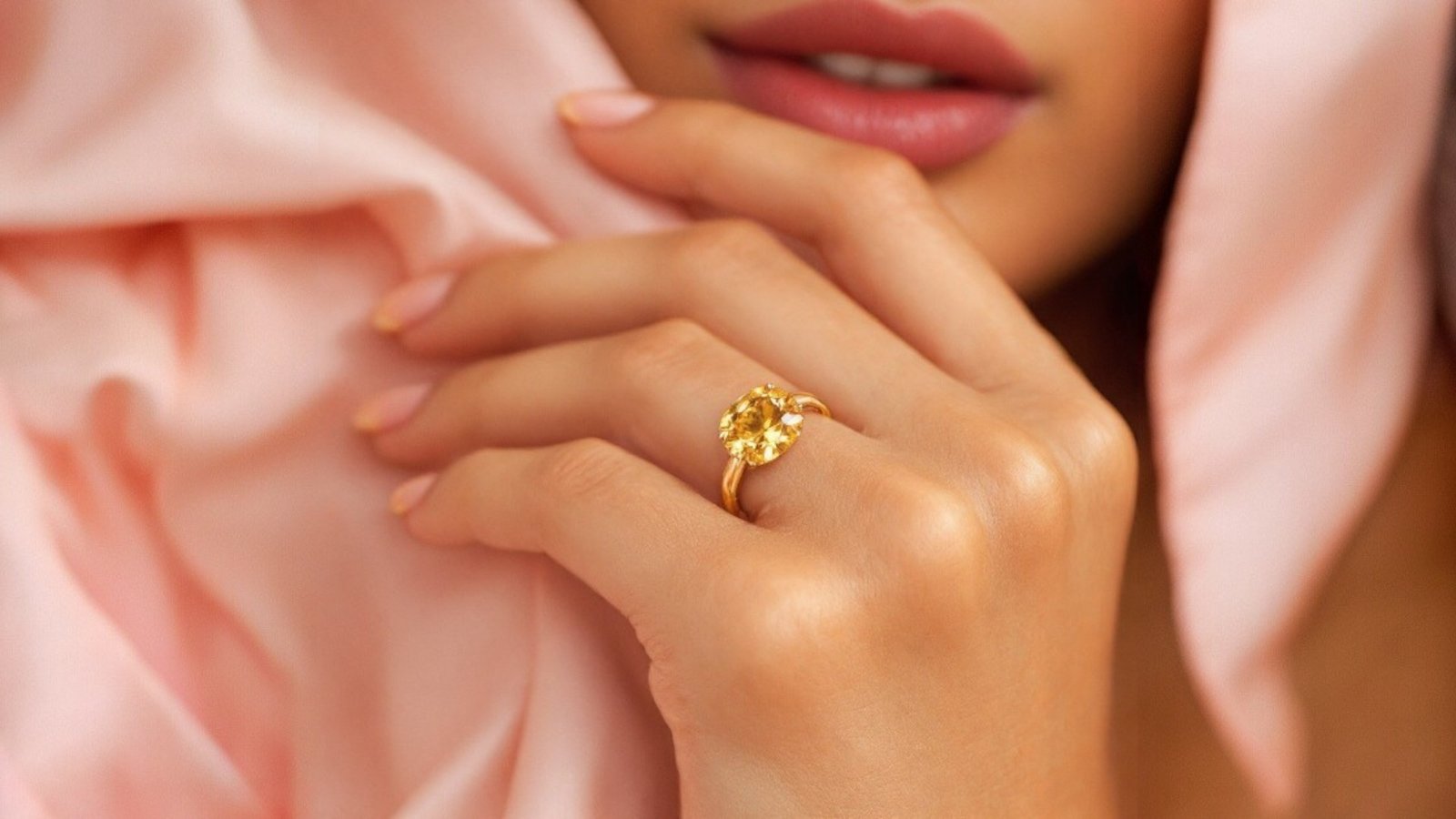 woman-wearing-yellow-sapphire-gemstone-astrovibrance